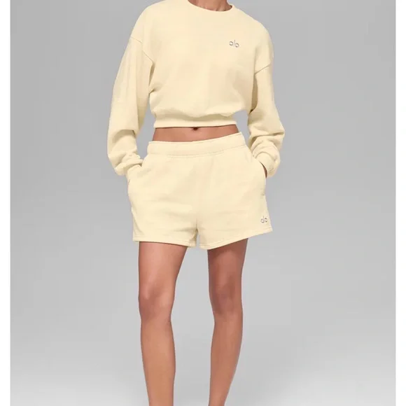 New color drop! Alo Candlelight yellow Accolade Croppd sweatshirt